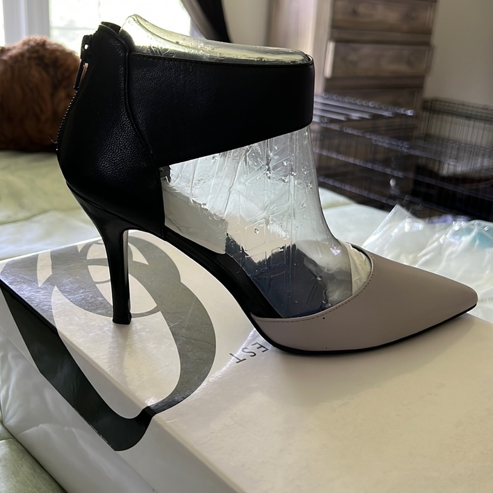 Black/gray heels